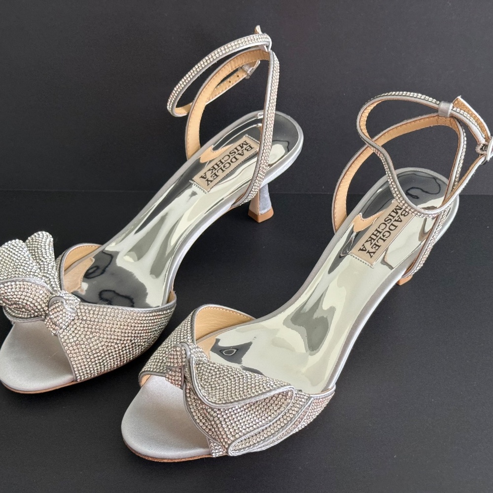 Badgley Mischka Women's Silver Remi Kitten Evening Heel‎ Sandals, NEW pick size - Picture 3 of 15